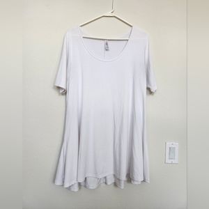 Medium White Lularoe long shirt/tunic